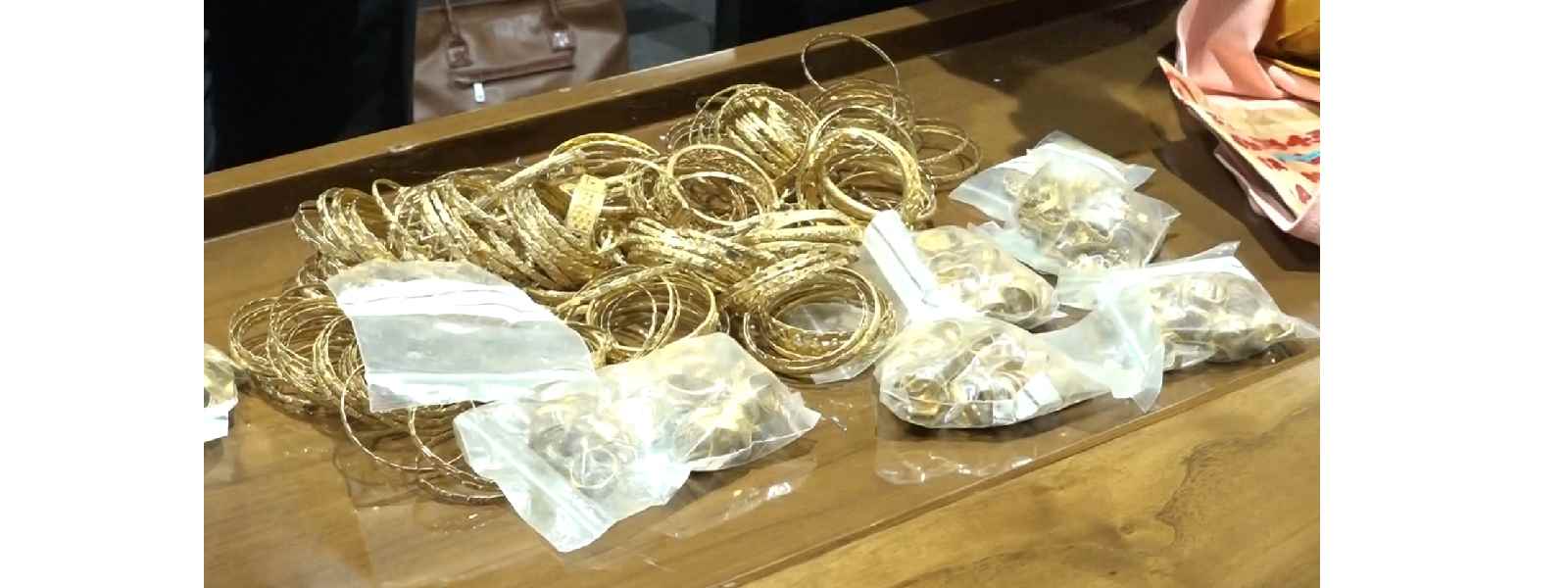 යුද සමයේ හමුදා භාරයට ගත් රත්‍රන් වැඩබලන පොලිස්පතිට